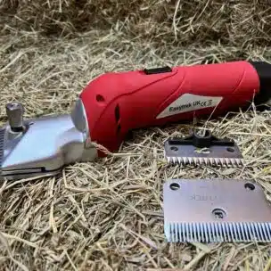 Easy Trek Cordless 180 watt heavy duty horse clippers with fine and medium blades