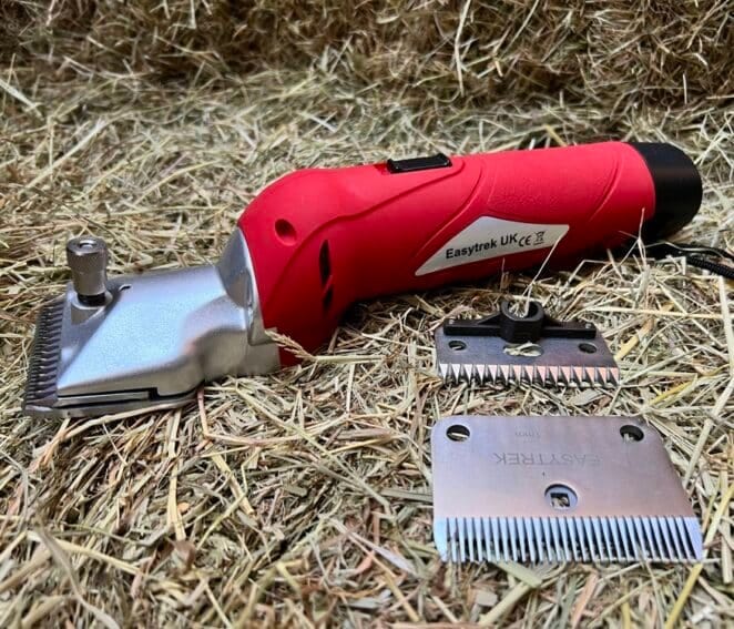 Easy Trek Cordless 180 watt heavy duty horse clippers with fine and medium blades