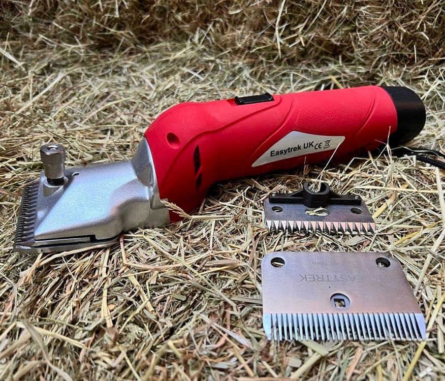 Easy Trek Cordless 180 watt heavy duty horse clippers with fine and medium blades