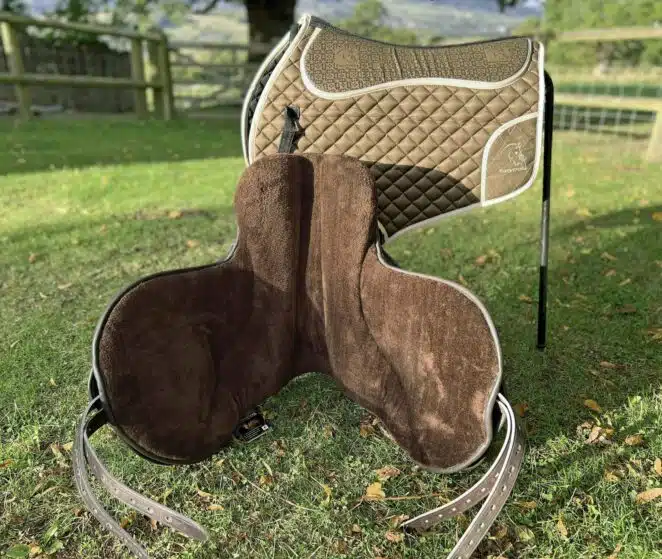 Easy Trek Treeless Comfort GP Saddle - Black or Brown Soft Leather - Image 3
