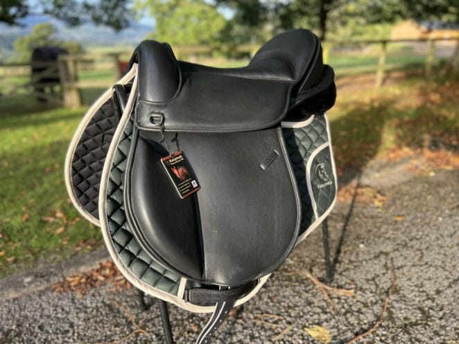Easy Trek Treeless Comfort GP Saddle - Black or Brown Soft Leather - Image 2