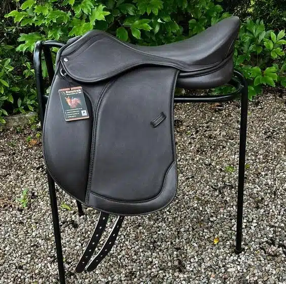 Easy Trek Treeless Classic Dressage Saddle - Black or Brown Soft Leather - Image 7