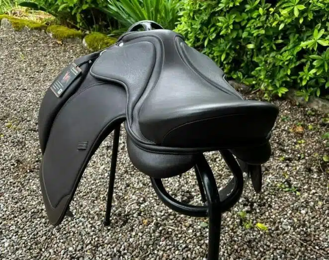 Easy Trek Treeless Classic Dressage Saddle - Black or Brown Soft Leather - Image 6