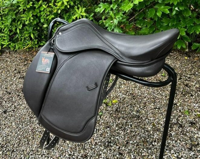 Easy Trek Treeless Classic Dressage Saddle - Black or Brown Soft Leather - Image 5