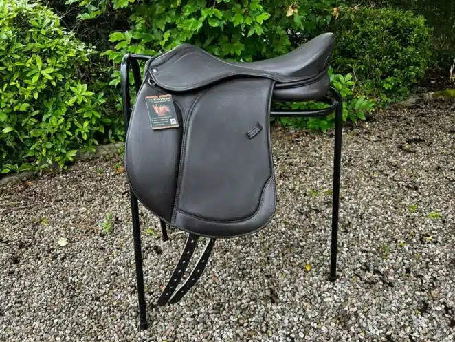 Easy Trek Treeless Classic Dressage Saddle - Black or Brown Soft Leather - Image 4