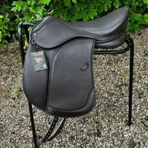 Easy Trek Treeless Classic Dressage Saddle - Black or Brown Soft Leather